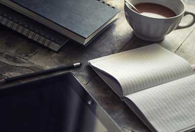 约翰逊29+9 丹尼尔斯三双率老鹰客场大胜掘金